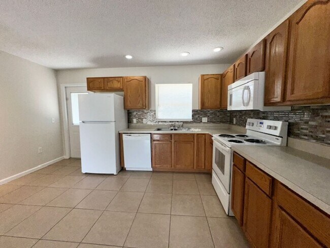 Building Photo - 658 McKinley Ct