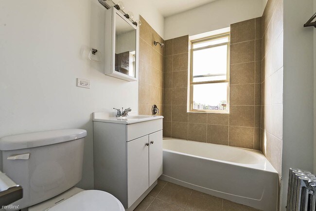 Foto del edificio - 2 br, 1 bath Apartment - 8201 S Drexel Ave