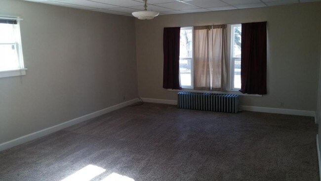 Building Photo - 720 5th St NE #1