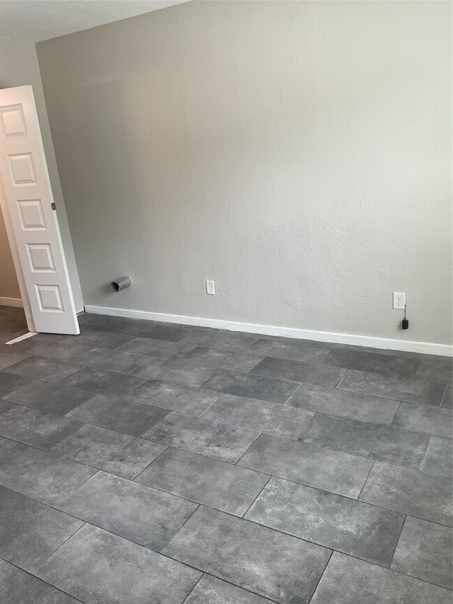 Building Photo - 2023 Antoine Dr