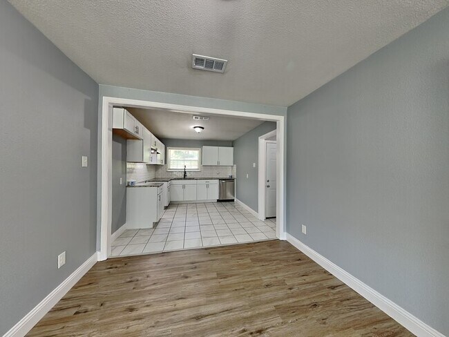 Building Photo - 2343 E Pentagon Pkwy