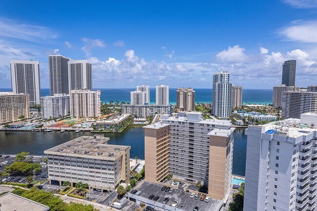 Foto del edificio - 121 Golden Isles Dr