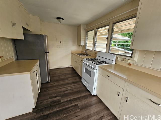 Building Photo - 883 4th Ave