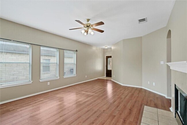 Building Photo - 702 Pampas Ricas Dr