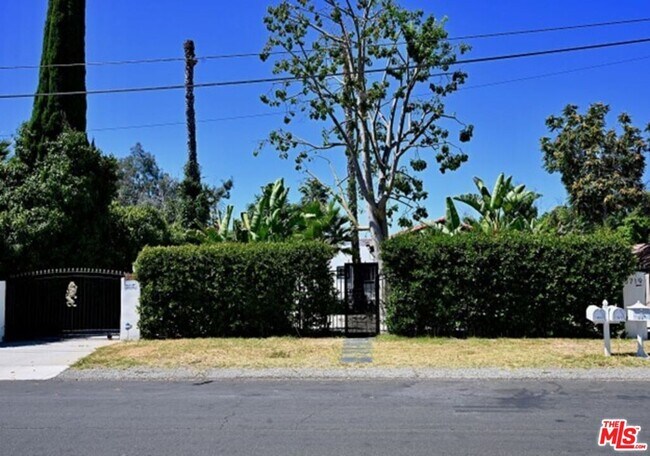 Foto del edificio - 5719 Beckford Ave