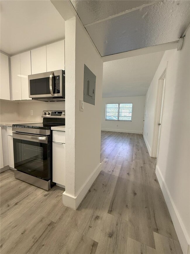 Foto del edificio - 3100 W Flagler St