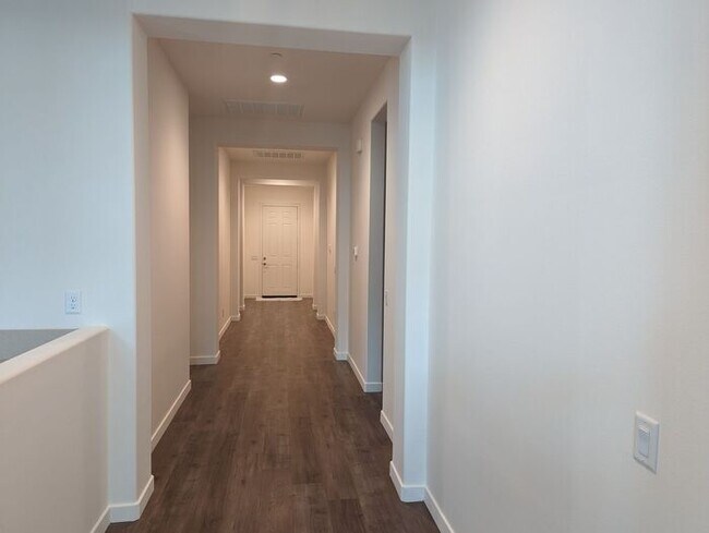 Building Photo - This Is Living!