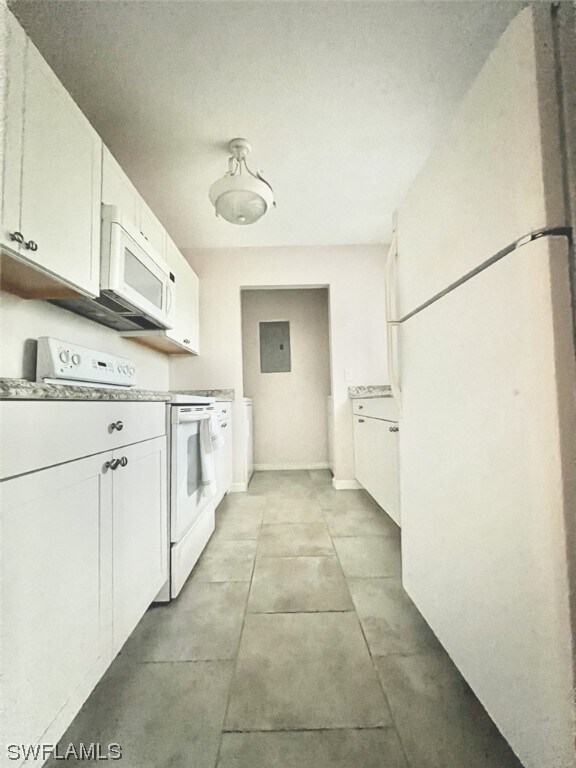 Primary Photo - 18132-18134 Matanzas Rd