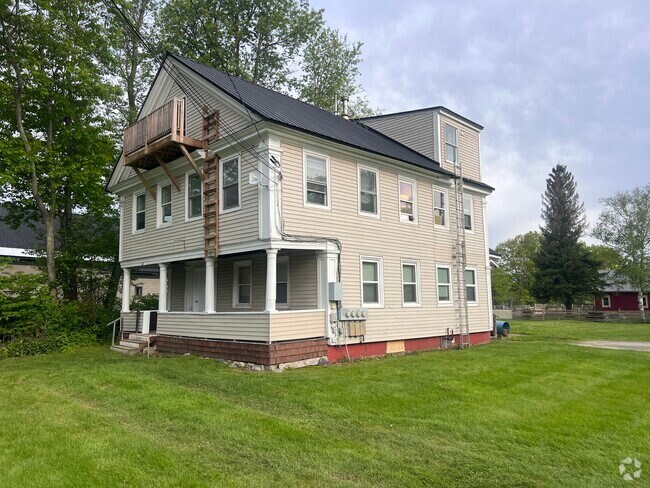Building Photo - 40 Railroad St