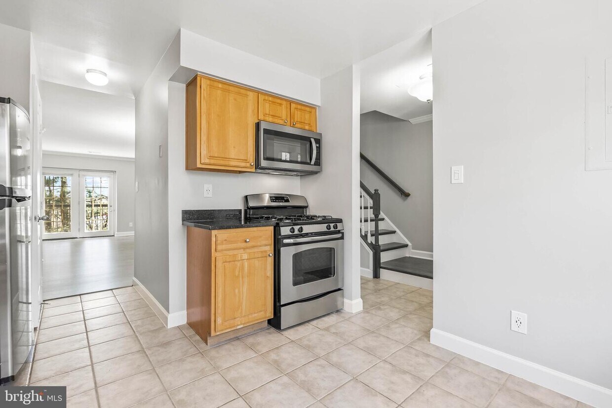 Primary Photo - 3842 Chesterwood Dr