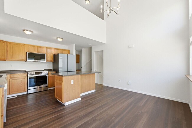 Foto del edificio - 3-bed + office, 2-bath home, minutes to Denver and close to outdoor recreation areas