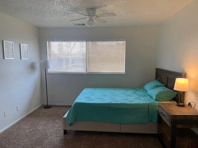 Foto del edificio - 1190 S Winery Ave