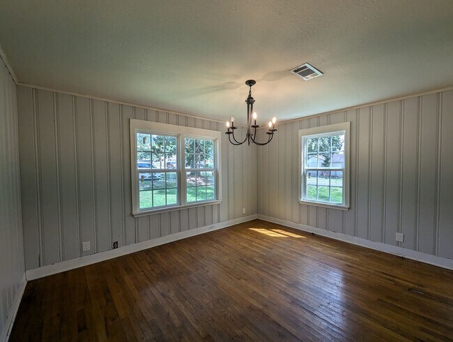 Building Photo - 2 Bed/1 Bath Cottage in Batesville