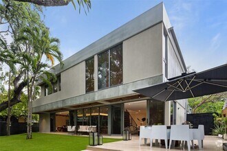 Building Photo - 2780 SW 22nd Ave