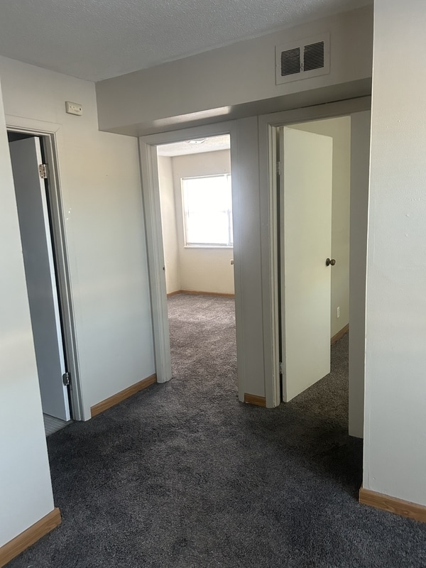 Building Photo - 1450 Meadowview Dr