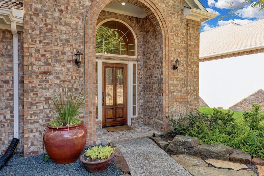 Foto principal - 5022 Coral Gables Dr