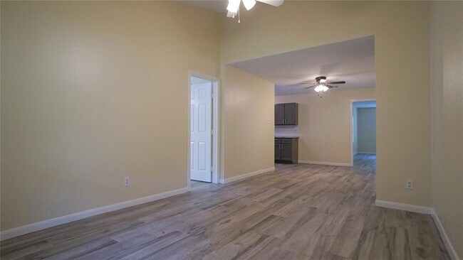 Building Photo - 424 Springwood Dr