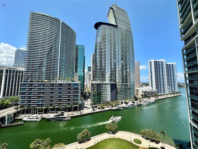 Building Photo - 475 Brickell Ave