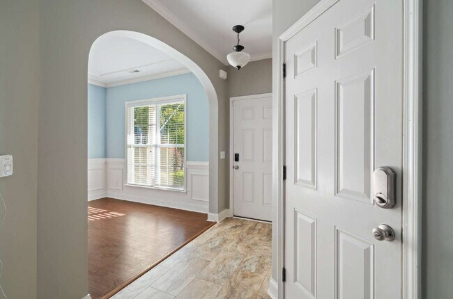 Foto del edificio - Charming 4-Bed Home in Durham with Fenced-...