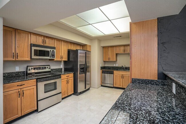 Foto del edificio - 5200 Keller Springs Rd