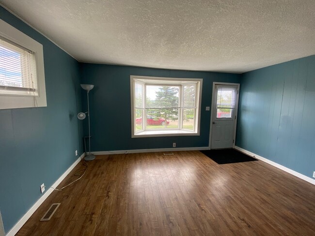 Building Photo - 960 Cornwall Crescent