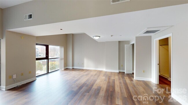 Foto del edificio - 715 N Church St