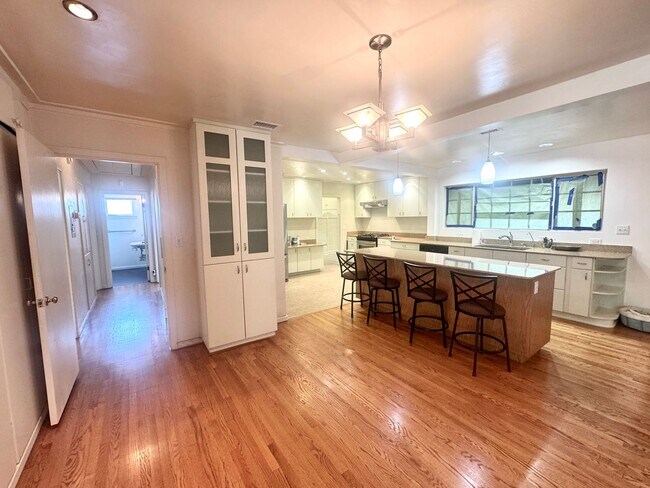 Building Photo - Charming Village Home – Steps from Claremo...