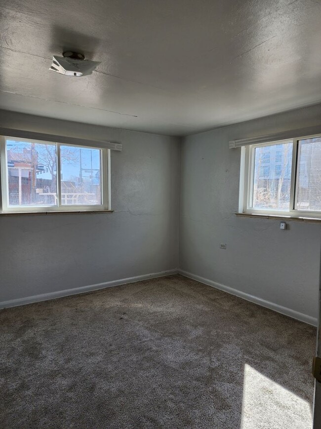 Building Photo - 2076 S Acoma St