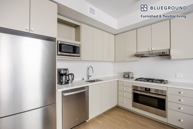 Building Photo - 200 Mesnager St