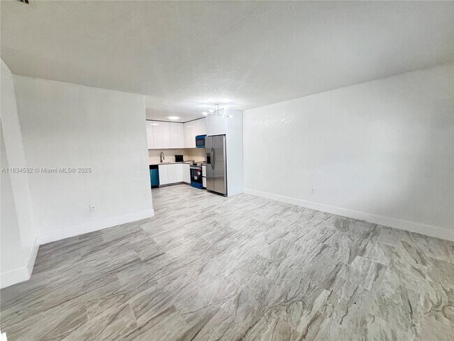 Foto del edificio - 19120 NW 36th Ave