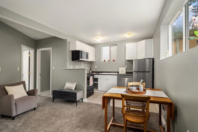 Building Photo - Shoreline ~ Stand Alone Condo