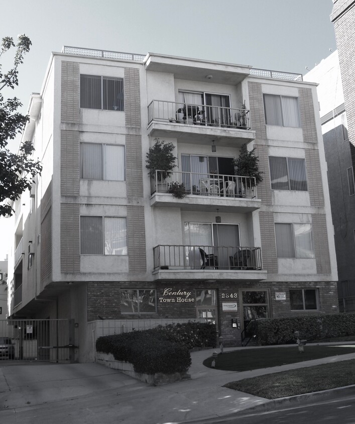 Primary Photo - Fox Hills Apartments