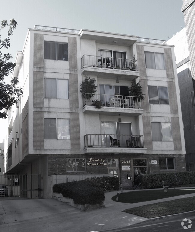 Building Photo - Fox Hills Apartments