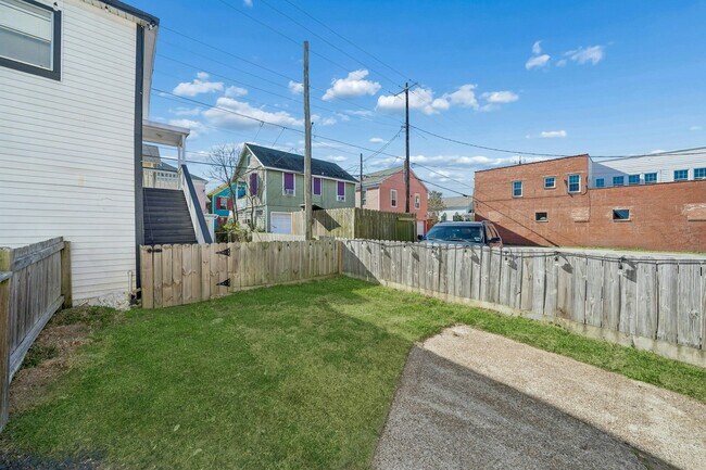 Foto del edificio - 2115 Broadway Avenue J