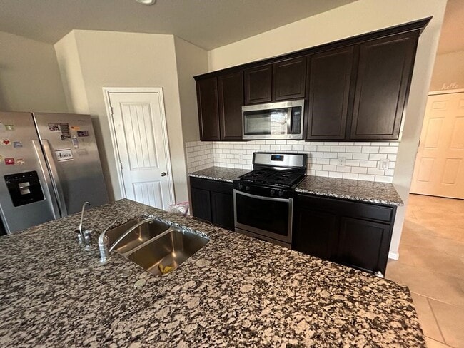 Building Photo - 3207 Sumac Dr