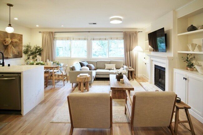 Foto del edificio - Gorgeous Remodeled 3 Bedroom 2 Bath Townhome in West SJ with Cupertino Schools!