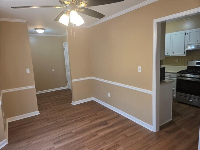 Building Photo - 5595 Wells Cir