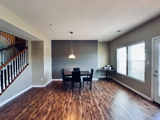 Building Photo - 117 Maple Ridge Ct