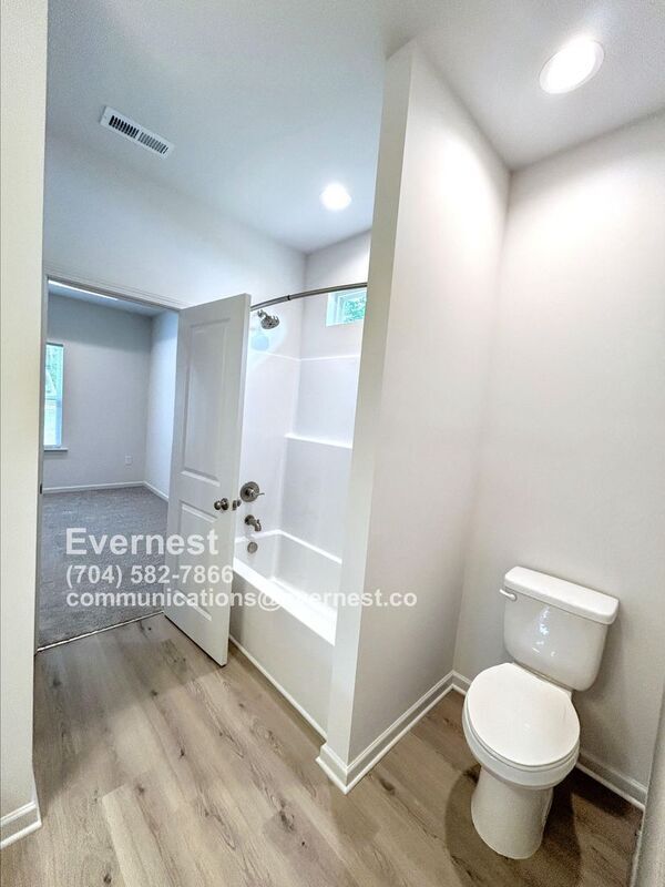 Foto del edificio - 725 N McFarland St