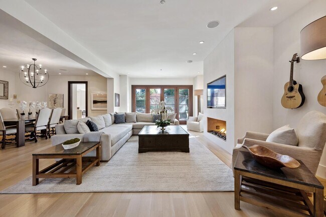Building Photo - 7 Faxon Forest
