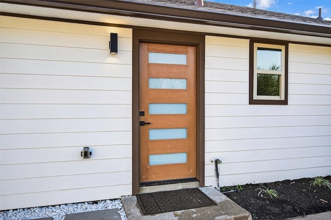 Building Photo - 6621 Jason St