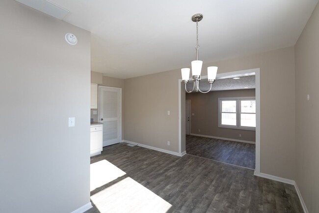 Foto del edificio - Completely rehabbed 3 bed 1 bath with an a...