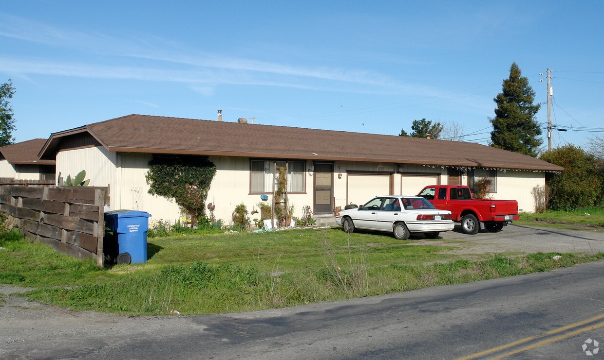 Primary Photo - 3175 Moorland Ave