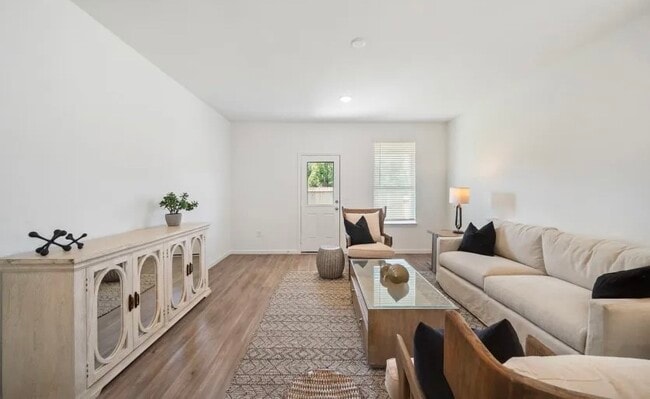 Building Photo - 248 Seven Pnes Dr