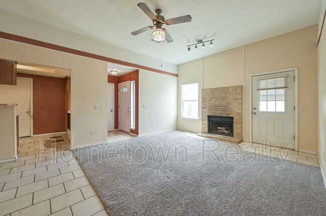 Building Photo - 2000 Twisted Oak Cir