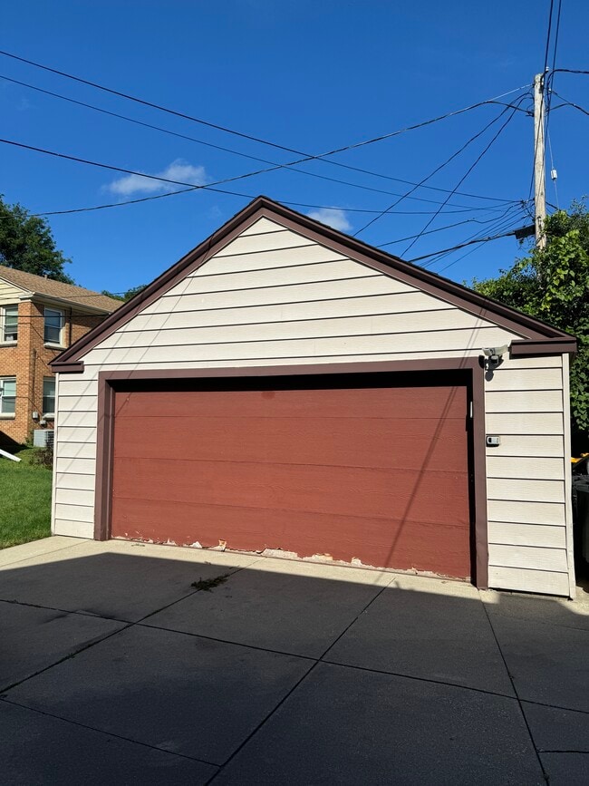 Building Photo - 2146 Ludington Ave