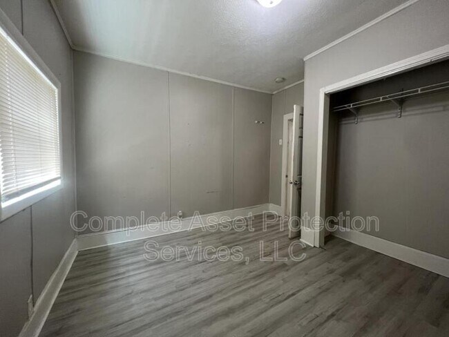 Foto del edificio - 111 Laurel St