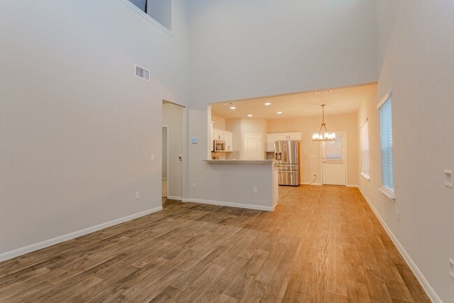 Foto del edificio - Beautiful 3 Bed / 2.5 Bath Home with High ...