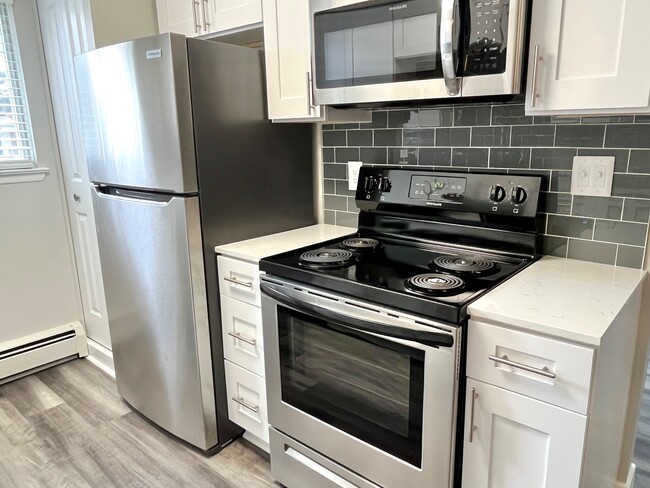 The Best Renovated Apartments in Madison Heights - Stephenson House - Madison Heights, MI