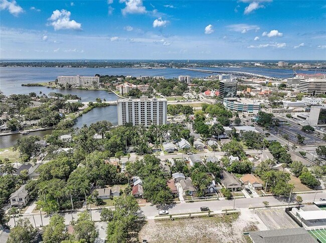 Building Photo - 1622 Ballard Park Dr